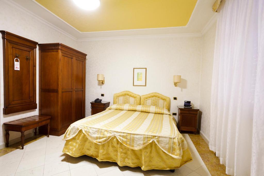 Mariano Iv Palace 4*