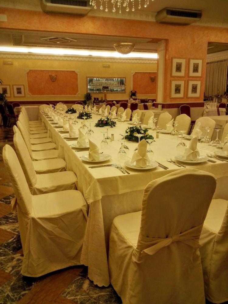 Hotel Mariano Iv Palace
