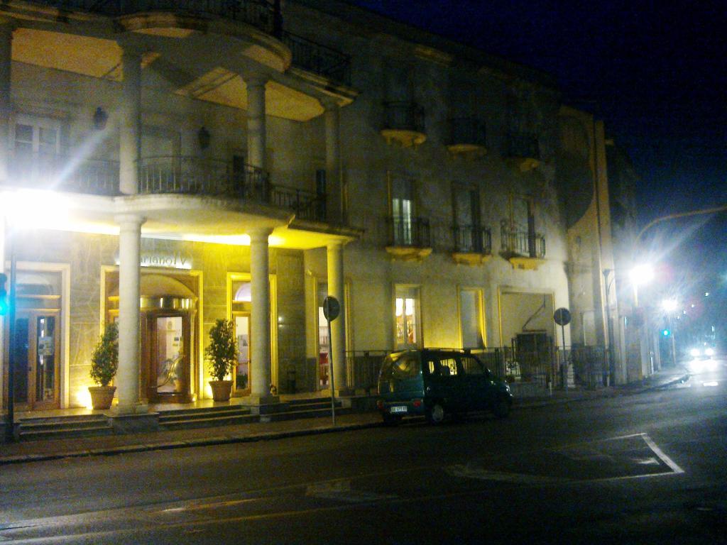 Mariano Iv Palace Hotel 4*