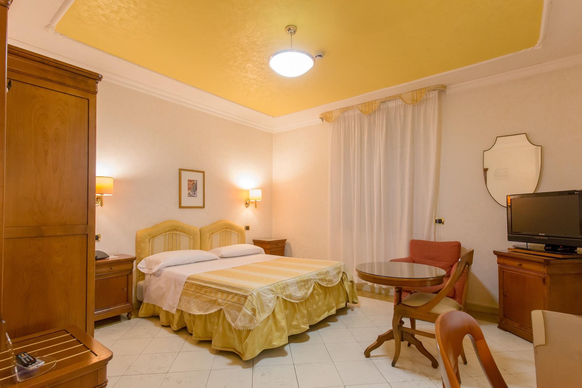 Mariano Iv Palace Hotel 4*