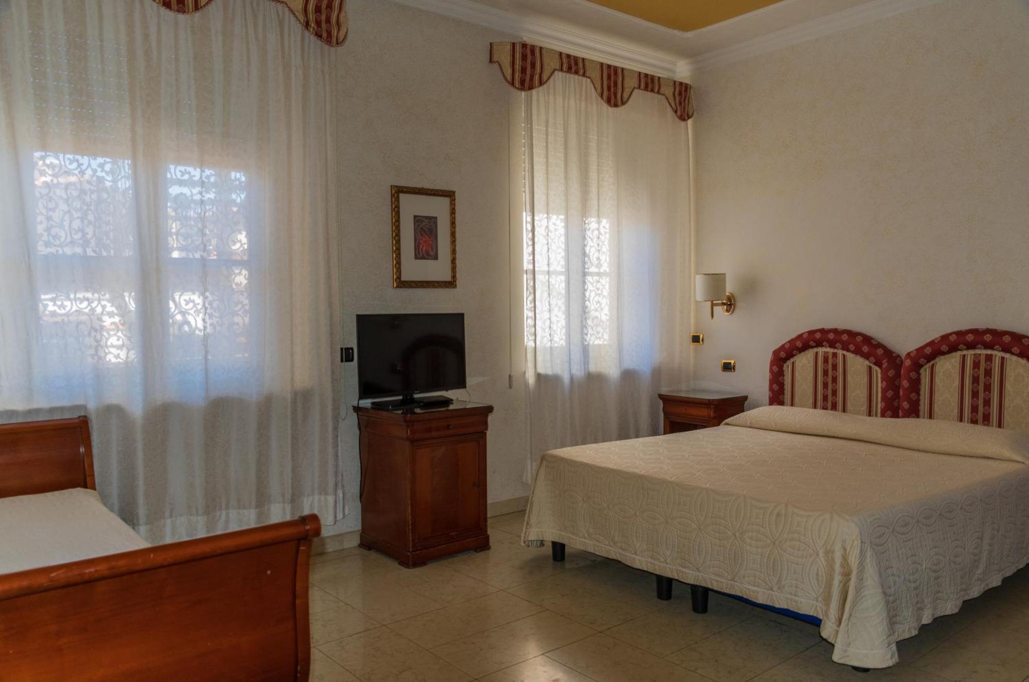 Hotel Mariano Iv Palace