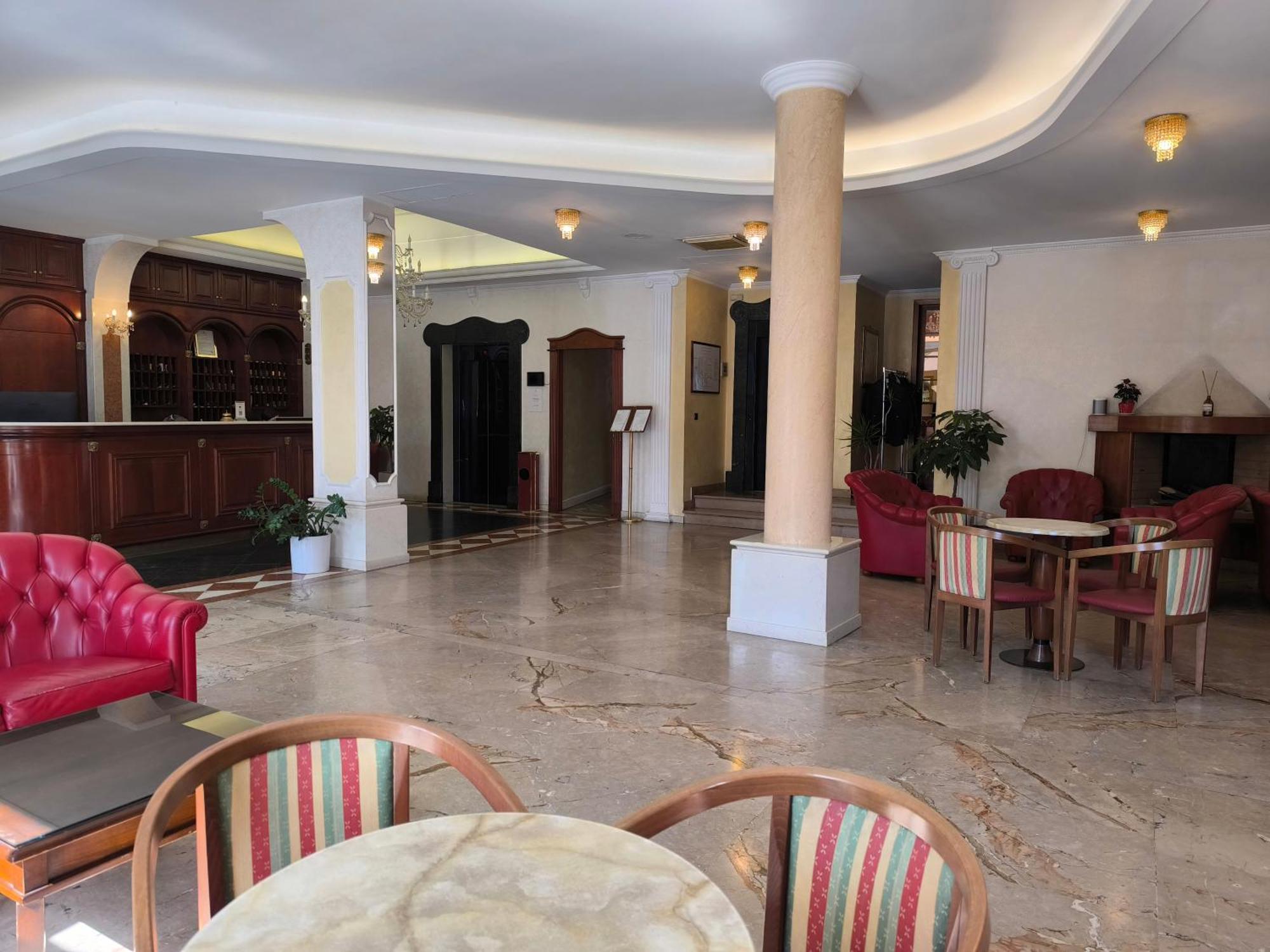 Hotel Mariano Iv Palace 4*