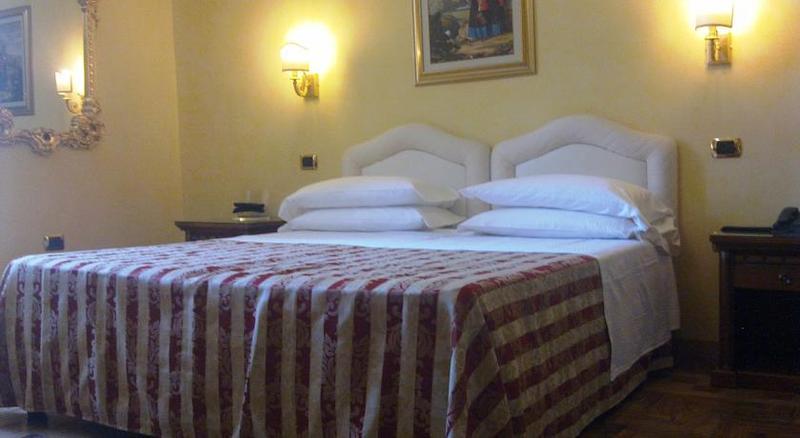 Hotel Mariano Iv Palace 4*