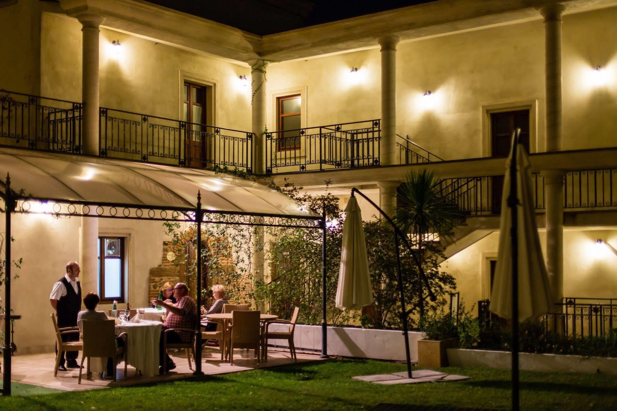 Hotel Mariano Iv Palace 4*