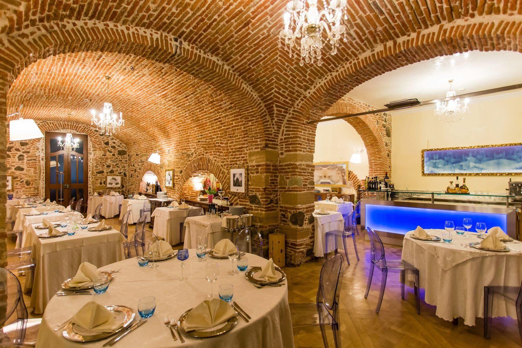 Hotel Mariano Iv Palace